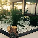 Apartmán Charming In With Shared Pool *