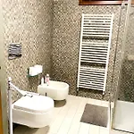 Apartmán Charming In With Shared Pool