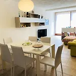 Apartmán Charming In With Shared Pool
