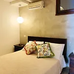 Apartmán Charming In With Shared Pool